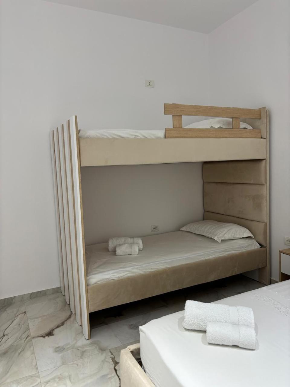 Guest House Adi Hoxha Berat Exterior foto